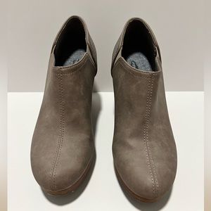 Dr. Scholl’s taupe booties size 8.5